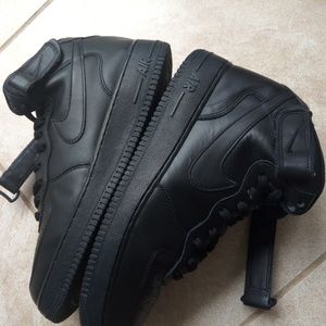 black midtop AF1